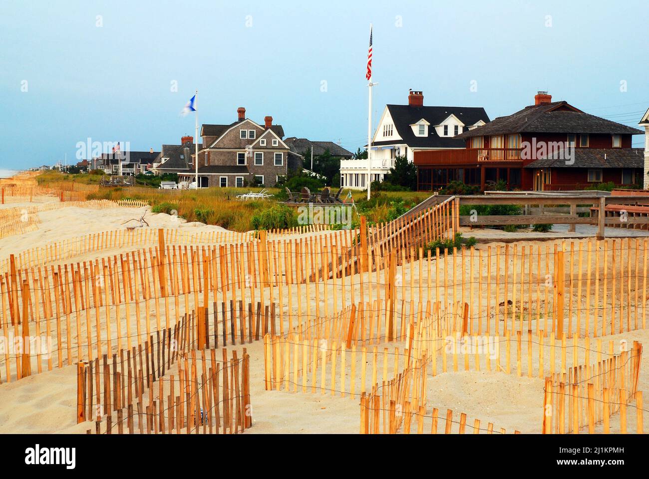 Les maisons d'été peuplent le front de mer à la rive de Jersey Banque D'Images