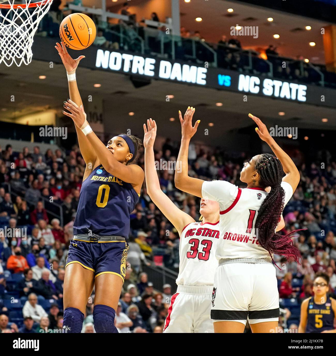 Bridgeport, Connecticut, États-Unis. 26th mars 2022. 26 mars 2022: Maya Dobson marque deux fois, mais la chute irlandaise à NC State 66-63 dans le Sweet Sixteen à la Webster Bank Arena à Bridgeport, Connecticut, le 26 mars 2022. DaN Heary/Eclipse Sportswire/CSM/Alamy Live News Banque D'Images