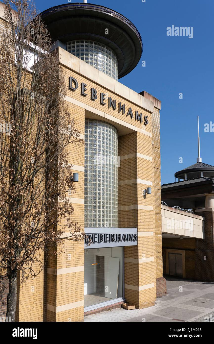 Près de 90 % des anciens magasins Debenhams restent vides près d'un an après la fermeture du grand magasin et son entrée dans l'administration. Basingstoke, Royaume-Uni Banque D'Images