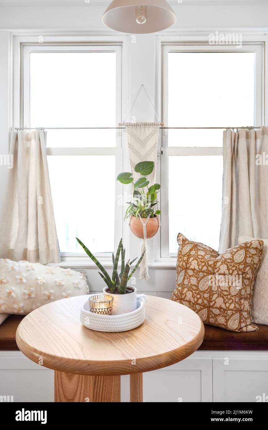 Cuisine boho lumineuse de style minimaliste Banque D'Images