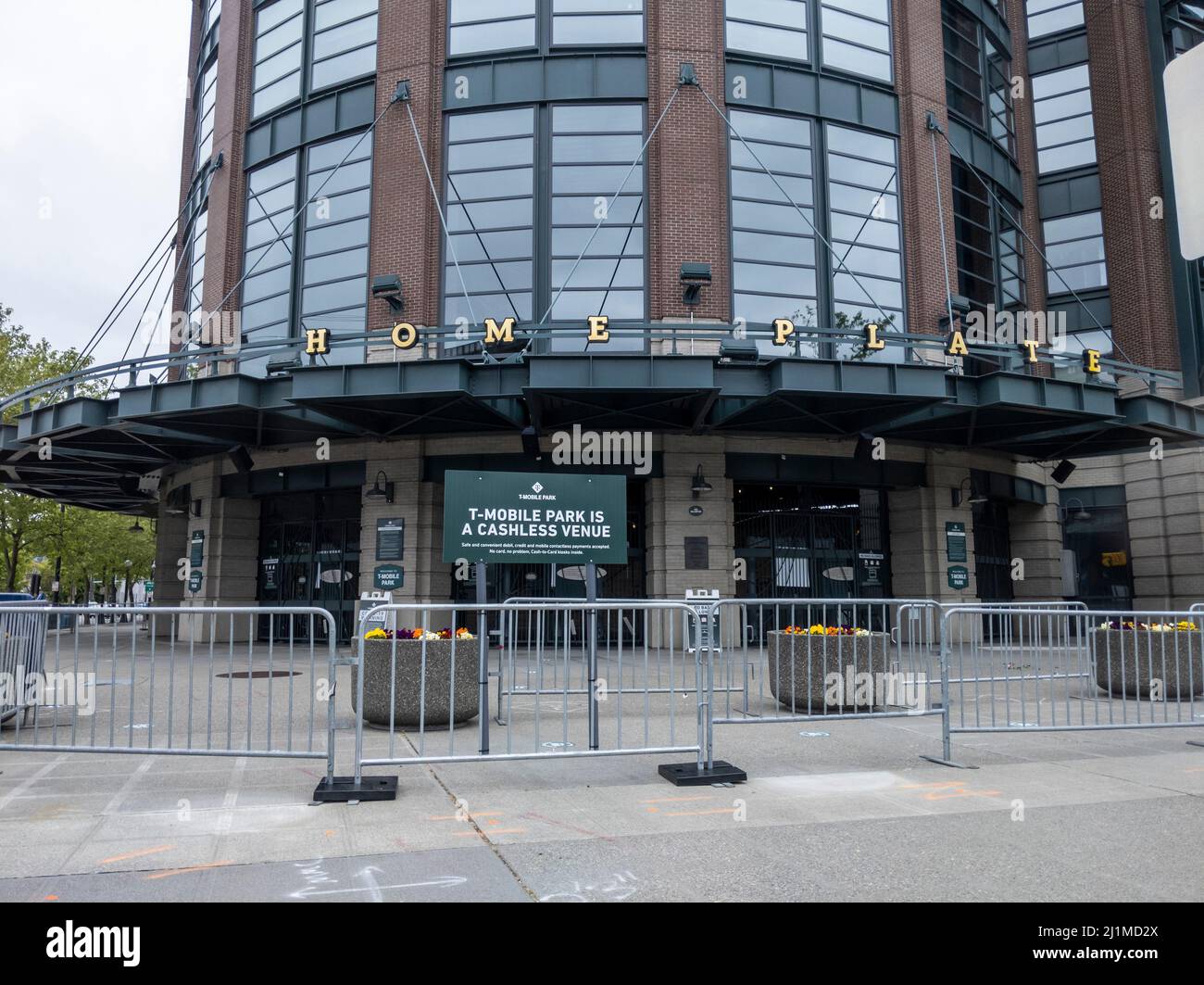 Seattle, WA États-Unis - vers mai 2021 : vue sur la rue de l'entrée de T-Mobile Park dans le centre-ville de Seattle. Banque D'Images