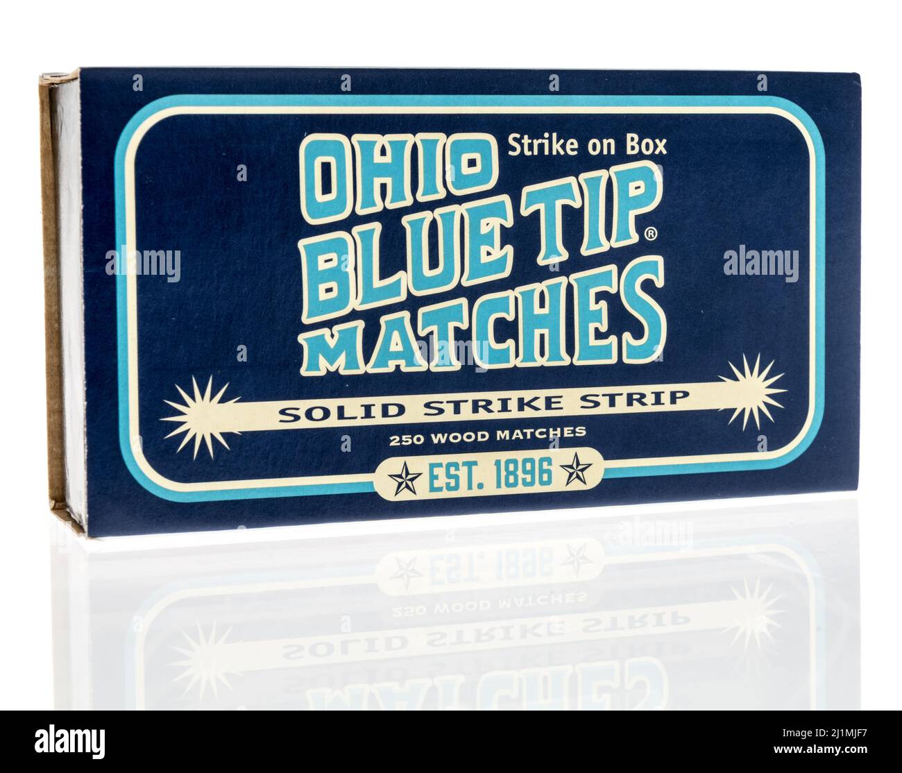 Winneconne, WI -20 Mars 2021: Un paquet de bleu Ohio pointe correspond sur un fond isolé Banque D'Images