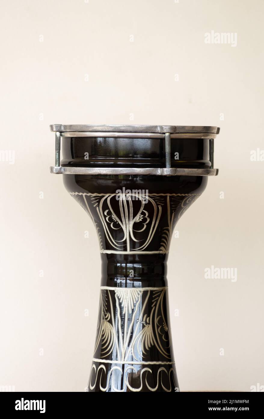 Les instruments à percussion tambour de goblet ou tambour de darbuka Banque D'Images