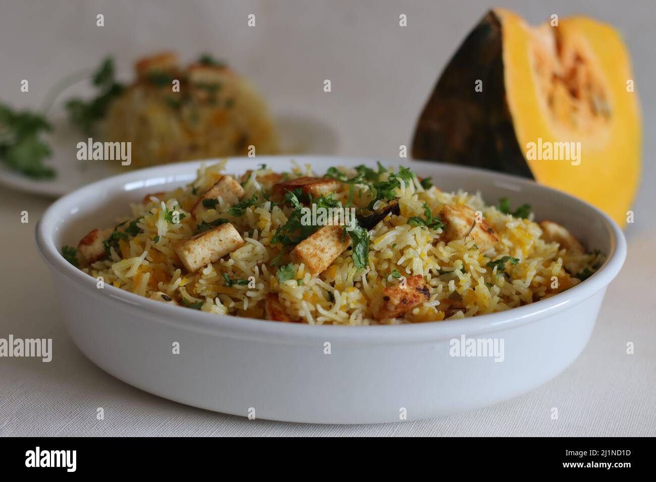 Riz au fromage cottage à la citrouille. Une préparation de riz en pot avec riz basmati, potiron