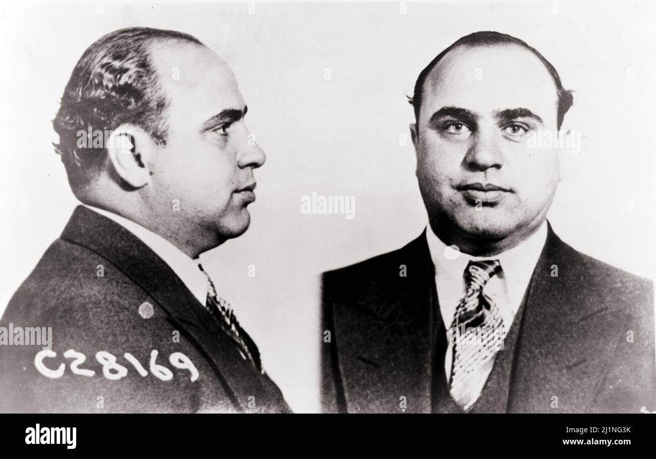 Al Capone (1899-1947), gangster américain, 17 juin 1931 - Mugshot. 'Al Capone envoyé en prison.' Banque D'Images Al Capone (1899-1947), gangster américain, 17 juin 1931 - Mugshot. 'Al Capone envoyé en prison.' Banque D'Images
