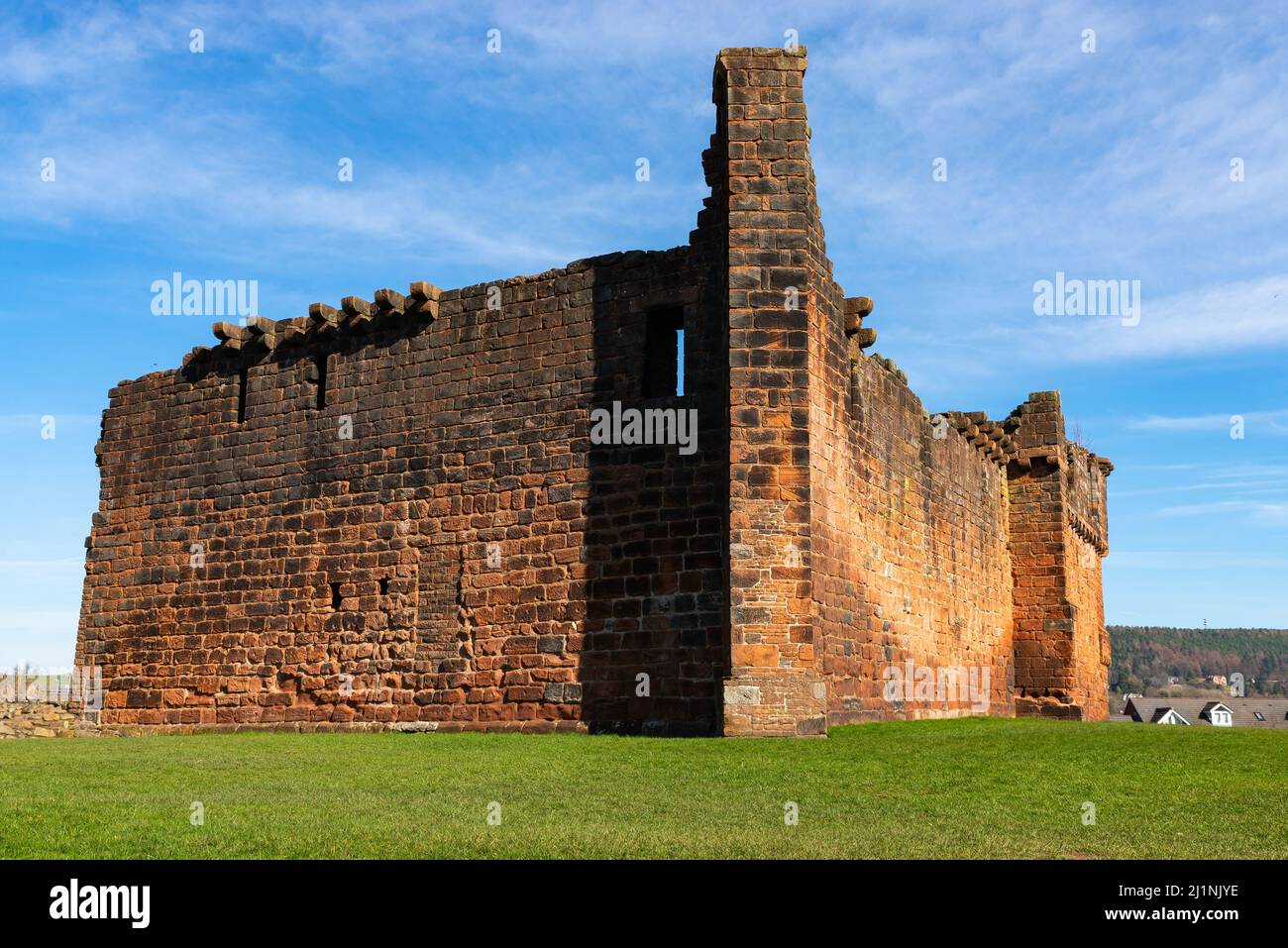 Murs extérieurs du château historique de Penrith dans le nord de l'Angleterre, le matin du printemps. PENRITH, Angleterre. Banque D'Images