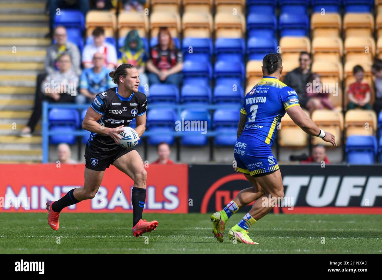 Jacob Miller #6 de Wakefield Trinity court avec le ballon à Warrington, Royaume-Uni le 3/27/2022. (Photo de Simon Whitehead/News Images/Sipa USA) Banque D'Images