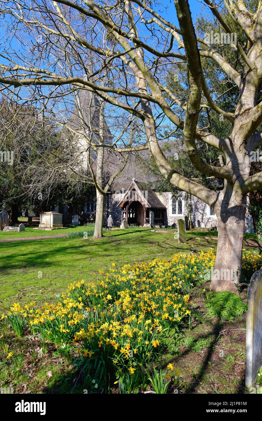 L'église paroissiale et le cimetière de Saint-Pierre et Saint-Andrew, Old Windsor, le jour ensoleillé du printemps Berkshire Angleterre Royaume-Uni Banque D'Images