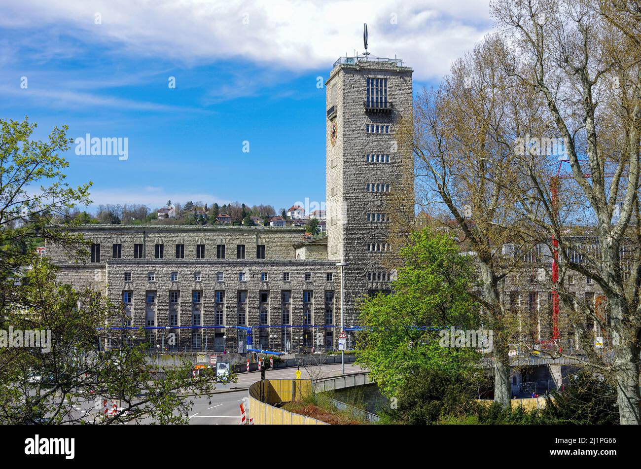 Stuttgart, Bade-Wurtemberg, Allemagne: Bâtiments comprenant la tour de la gare centrale de Stuttgart, 10 avril 2012. Banque D'Images