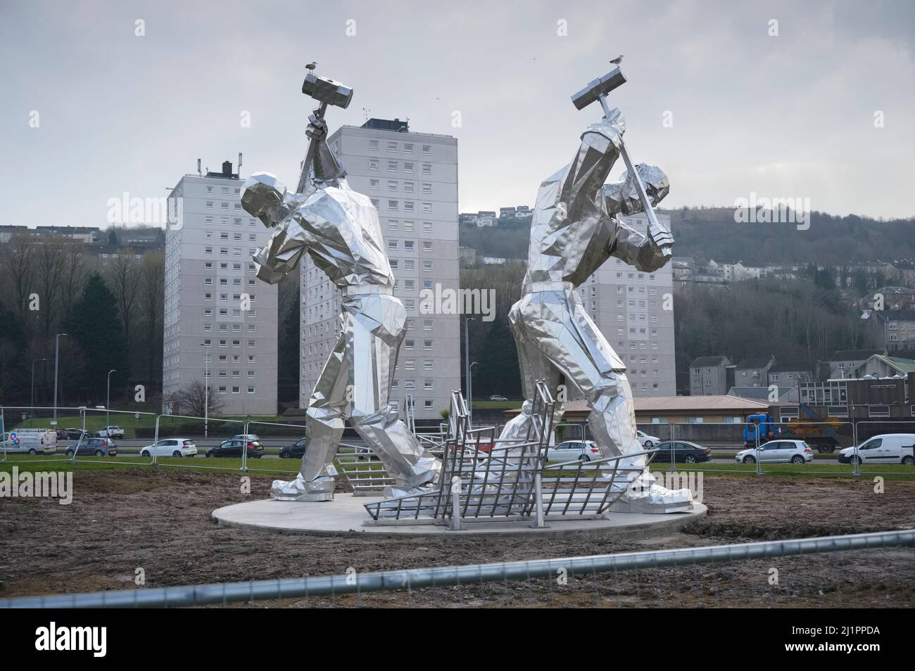 Port Glasgow, Écosse, Royaume-Uni, mars 23rd 2022, l'art de la sculpture de la construction navale a été érigé en hommage à l'histoire de la construction navale d'Inverclyde Banque D'Images