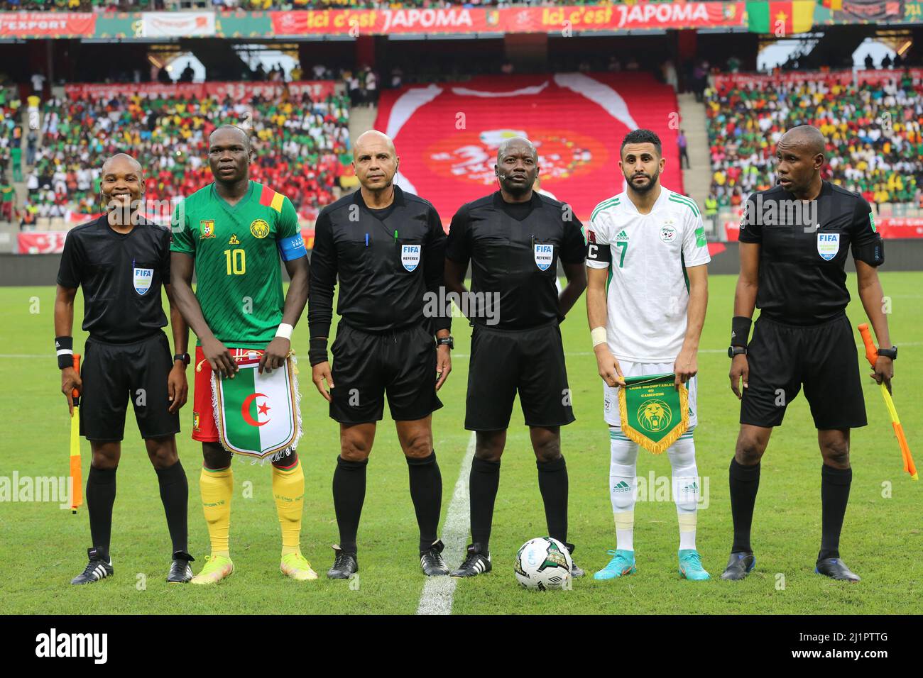 L'Algérie a battu le Cameroun 1-0 lors du tour de qualification de la coupe du monde de la FIFA 2022 au Qatar, le but a été marqué par Islam Slimani, au stade Jaboma, à Douala, au Cameroun, le 25 mars, 2022. Photo de Hamza Bouhara/ABACAPRESS.COM Banque D'Images