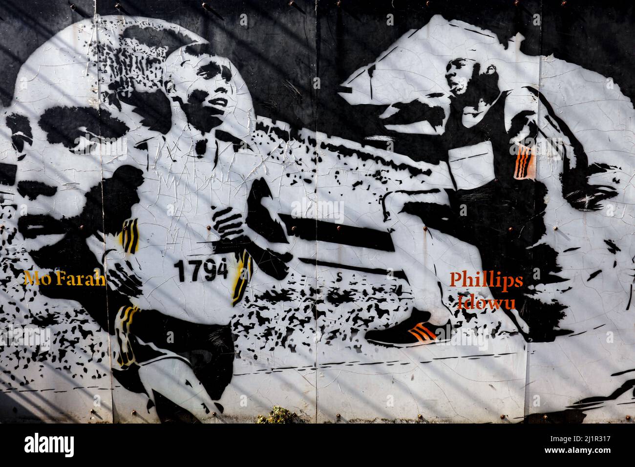 26th mars 2022 ; Langthorne Park, Waltham Forest England; réflexion sur les lieux utilisés pour les Jeux Olympiques d'été de 2012 Londres; l'apparition implacratique du mur Adidas de Londres 2012 montrant des graffitis avec Mo Farah et Phillips Idowu Banque D'Images