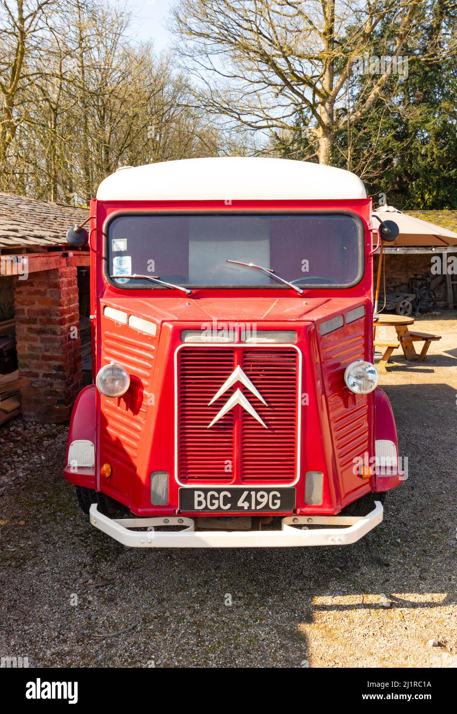 Red Citroen HY van ou H Van utilisé pour les événements et la restauration garés à Banque D'Images