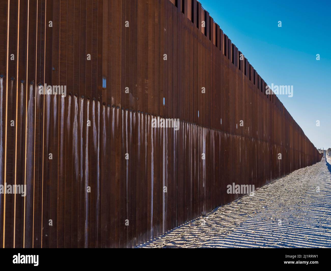 Le mur frontalier de Trump, Puerto Blanco Loop Drive, Organ Pipe Cactus National Monument, Arizona. Banque D'Images