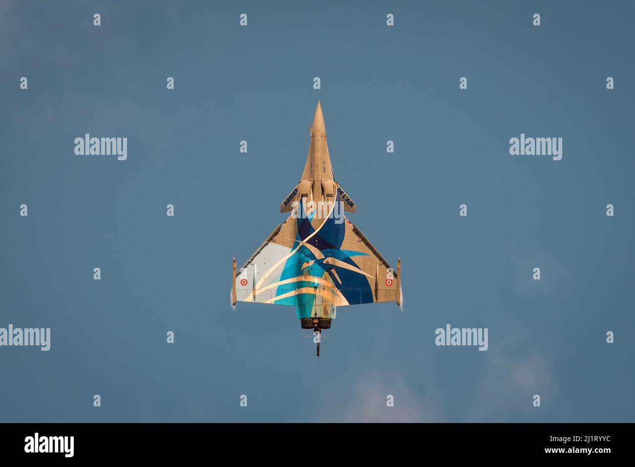 Gdynia, Pologne - 21 août 2021 : vol de l'avion de chasse Dassault Rafale de la Force aérienne française au salon Aero Baltic de Gdynia, Pologne. Banque D'Images
