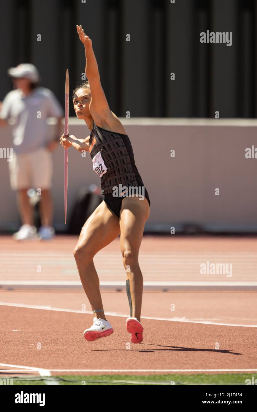 Anna Hall, en Floride, jette le javelin pendant l’heptathlon lors des 94th Clyde Littlefield Texas Relays, le jeudi 24 mars 2022, à Austin, Texa Banque D'Images