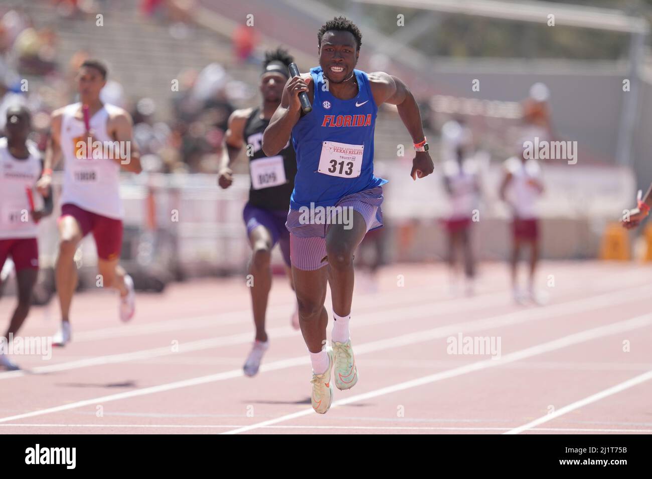 Joseph Fahnbulleh dirige la jambe d'ancrage sur le relais 4x100m de Florida Gators qui a gagné en 38,47 pendant les 94th Relais de Clyde Littlefield Texas, samedi, M Banque D'Images