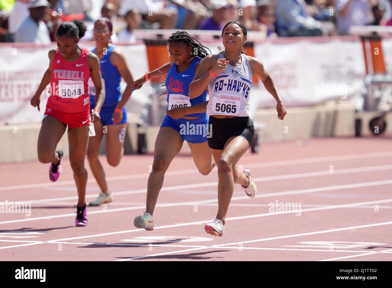 Taylor Nunez (5065) remporte la division filles I 100m dans un vent-aided 11,47 pendant les 94th Clyde Littlefield Texas Relais, samedi, 26 mars 2022, dans A Banque D'Images