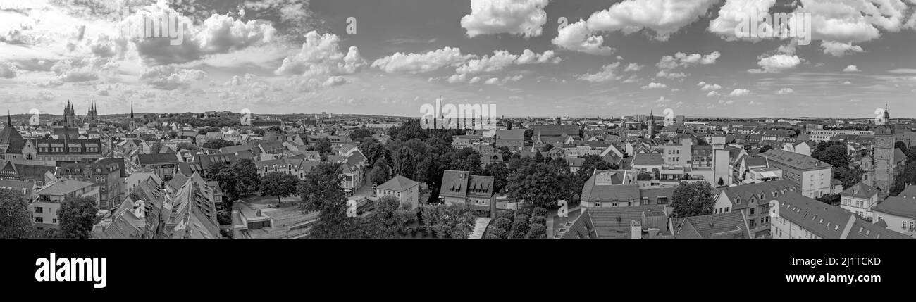panorama de la ville d'Erfuhrt en Thuringe, Allemagne sous ciel bleu Banque D'Images
