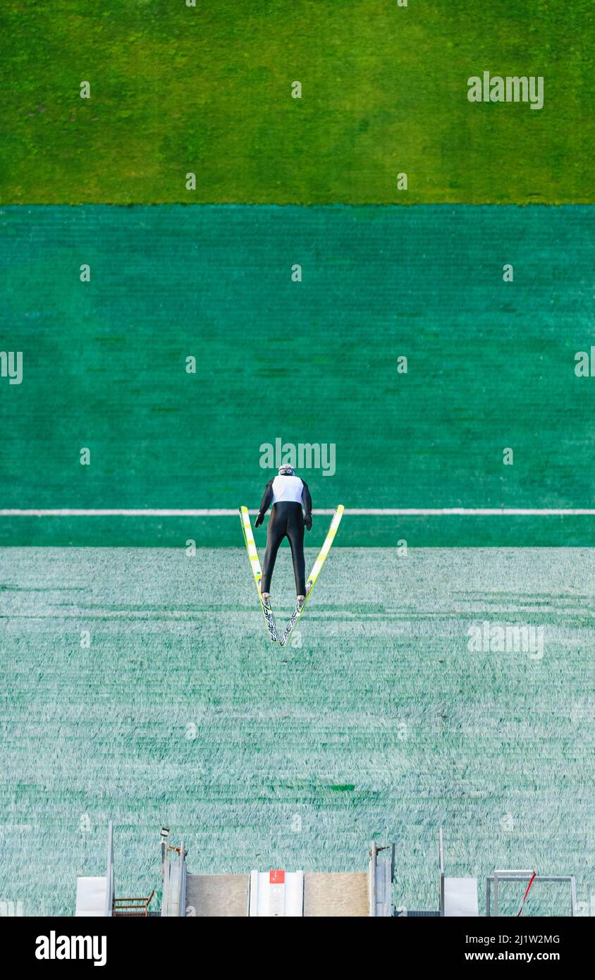 Pull de ski en action en été Banque D'Images