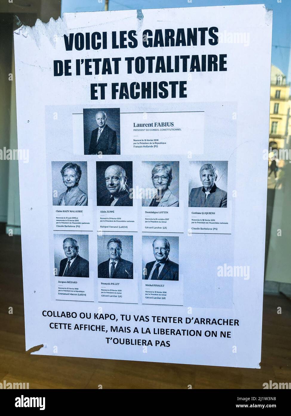 Paris, France, anti-vaccination Covid-19, manifestation, Affiches françaises, vitrine, anti vax Banque D'Images