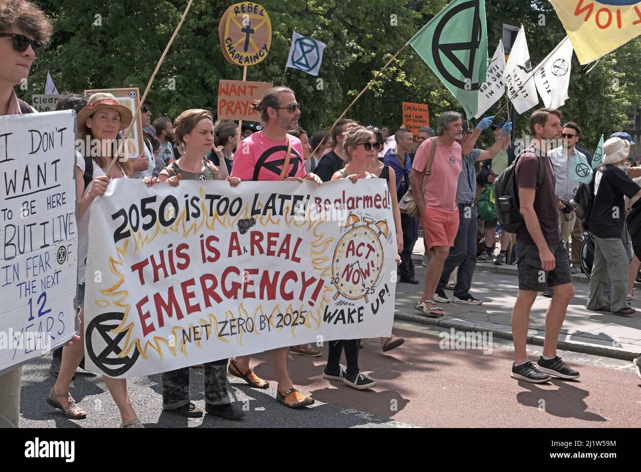 Extinction les manifestants du changement climatique de la rébellion défilent dans le centre-ville. Bristol, Angleterre, Royaume-Uni. 16 juillet 2019. Banque D'Images