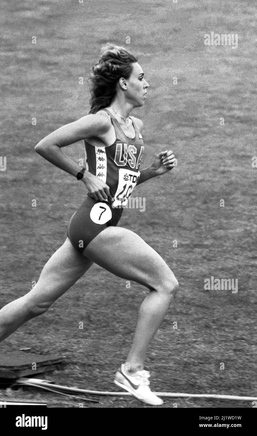 MARY DECKER USA long distance a gagné 300 m au navire IAF Champion du monde à Helsinki Finlande le 1983 août Banque D'Images