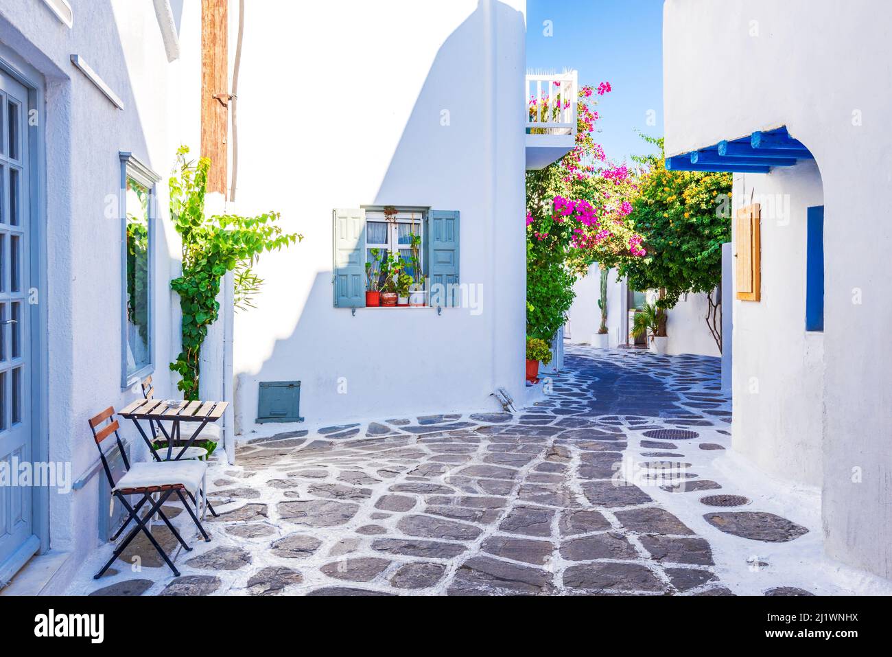 Mykonos, Grèce. Allée blanchie à la chaux dans la vieille ville de Little Venice, les îles grecques des Cyclades. Banque D'Images