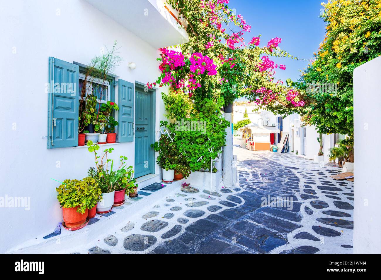 Mykonos, Grèce. Allée blanchie à la chaux dans la vieille ville de Little Venice, les îles grecques des Cyclades. Banque D'Images