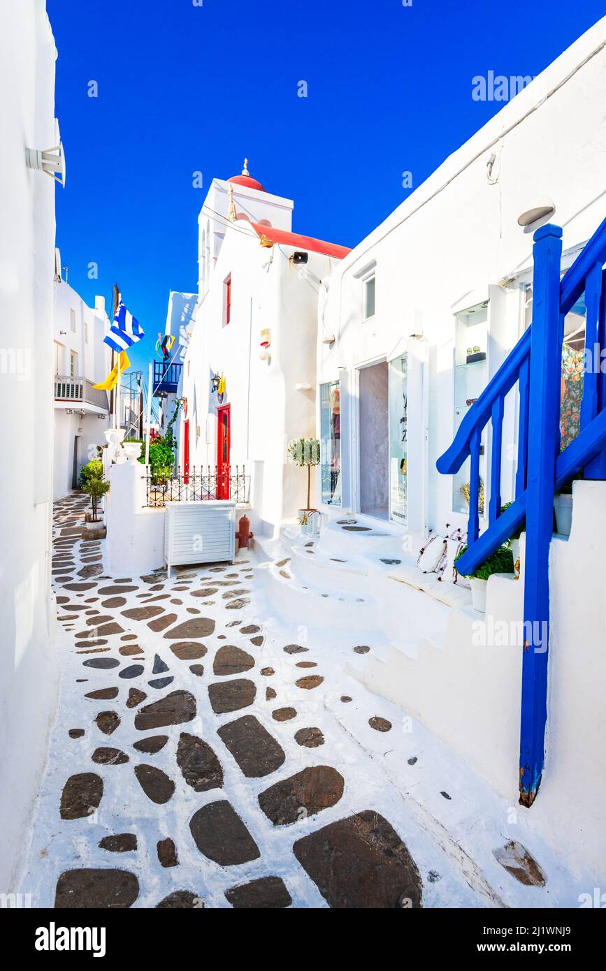 Mykonos, Grèce. Allée blanchie à la chaux dans la vieille ville de Mikri Venetia, célèbre endroit des îles grecques. Banque D'Images