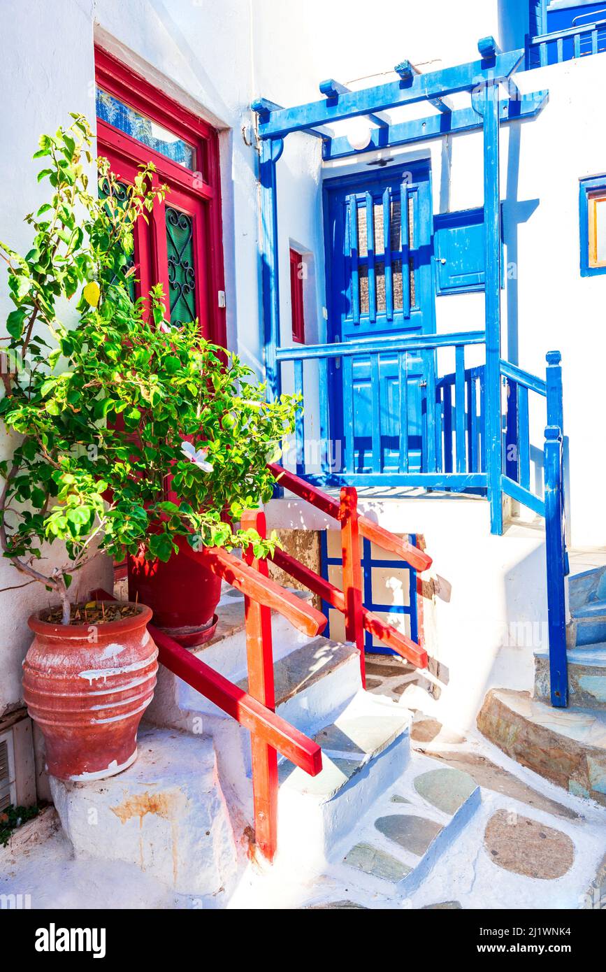 Mykonos, Grèce. Allée blanchie à la chaux dans la vieille ville de Mikri Venetia, célèbre endroit des îles grecques. Banque D'Images