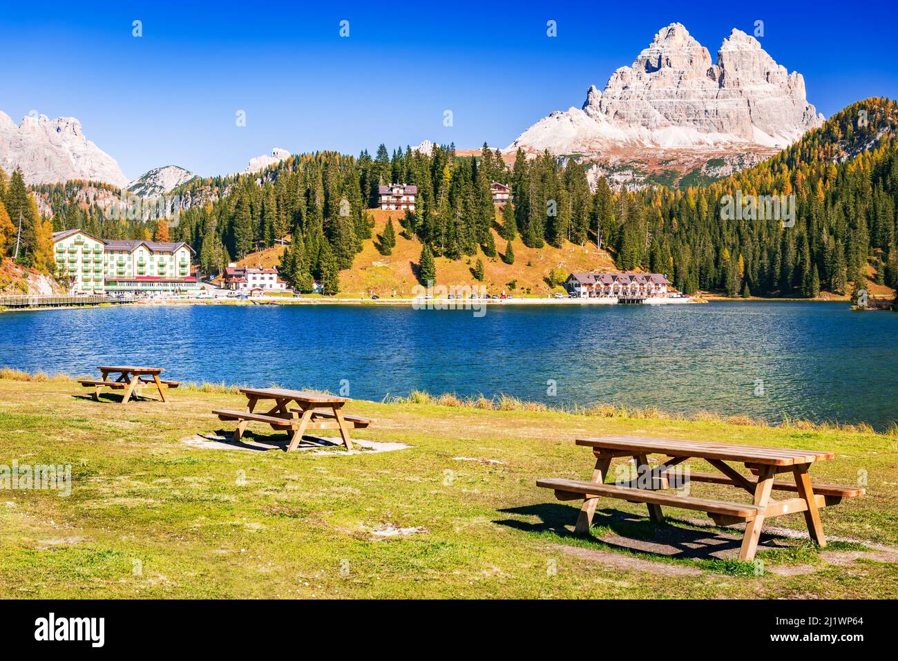 Misurina, Tre Cime di Lavaredo en Italie - Lac de Misurina Véautiful et Dolomites Sexten ou Dolomiti di Sesto, région du Tyrol du Sud des Alpes. Banque D'Images