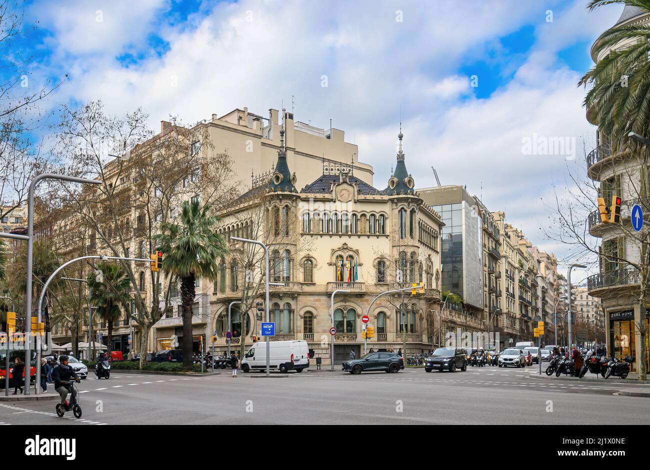 Barcelone, Espagne. Un exemple remarquable de façade de bâtiment de la fin du modernisme à Barcelone. Banque D'Images