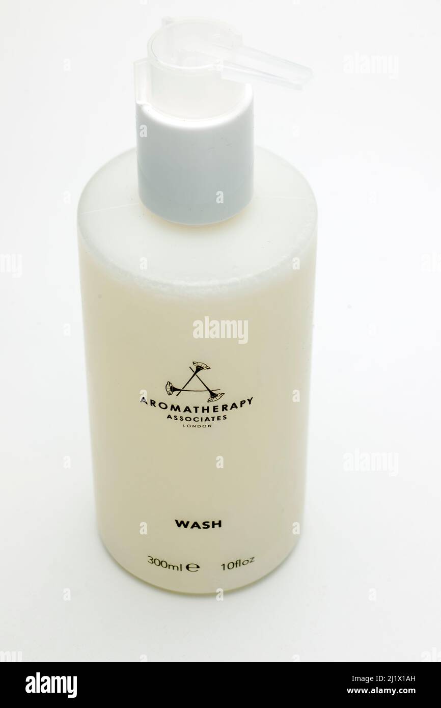 300ml conteneur Aromatherapy Associates Luxury Body Wash avec huiles essentielles Banque D'Images