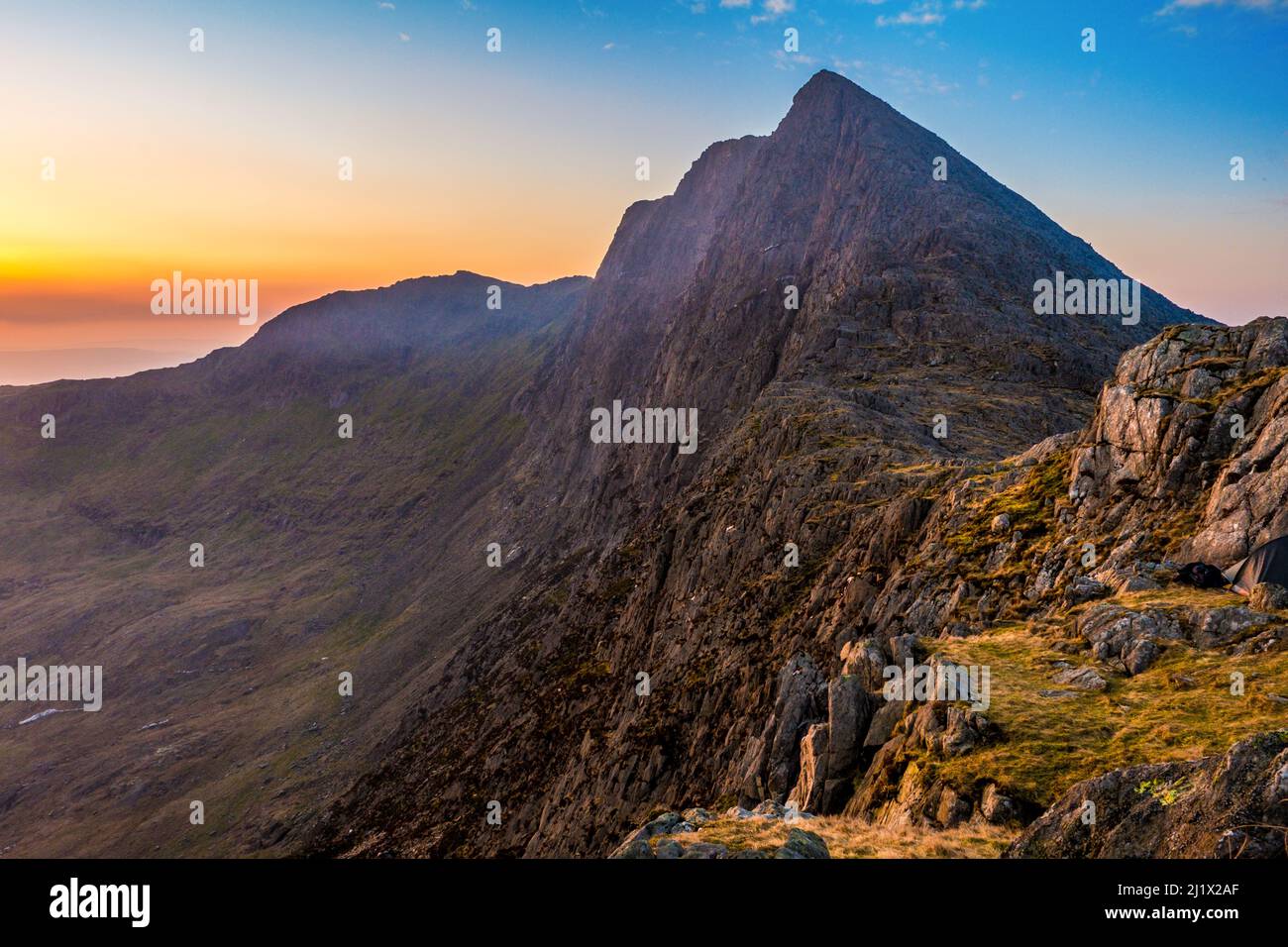 La montagne y Lliwedd à Snowdonia, dans le nord du pays de Galles, qui fait partie du Snowdon Horseshoe Banque D'Images