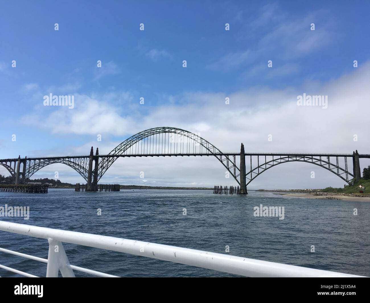 Vue sur le pont de Yaquina Bay. Arch Bridge à Newport, Oregon, États-Unis. Banque D'Images