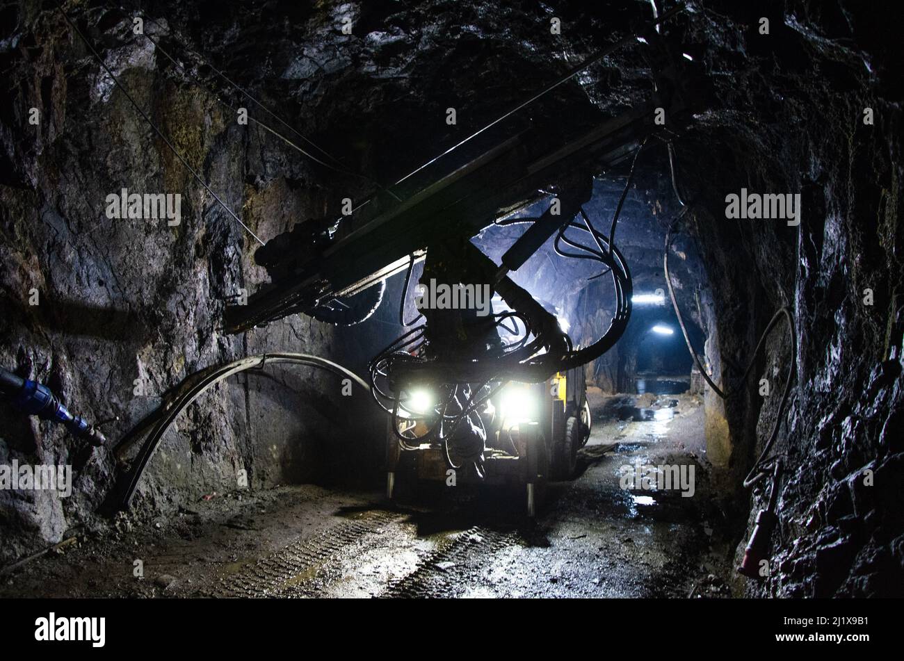 Forage géant posé à la mine souterraine Banque D'Images