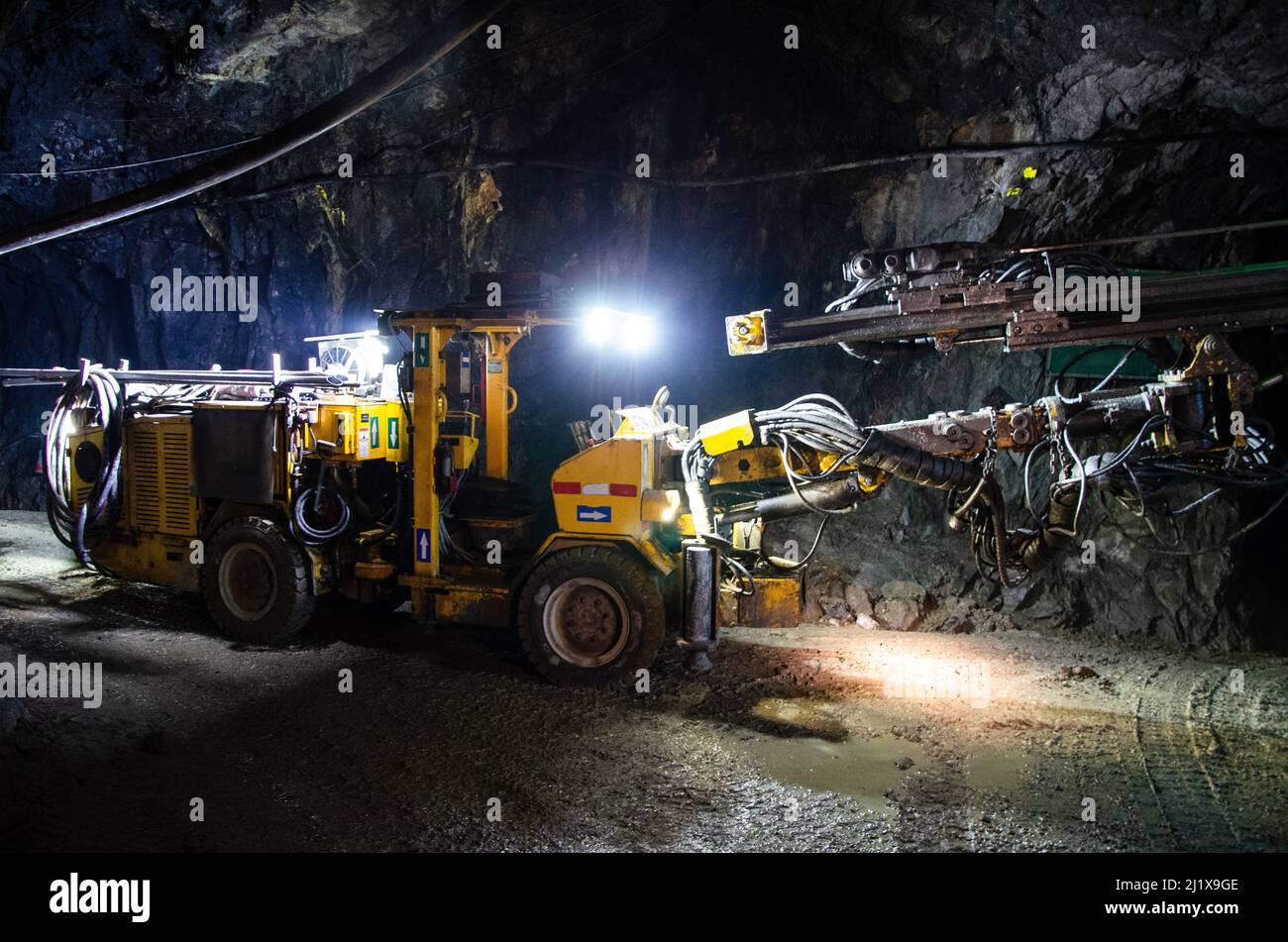 Forage géant posé à la mine souterraine Banque D'Images