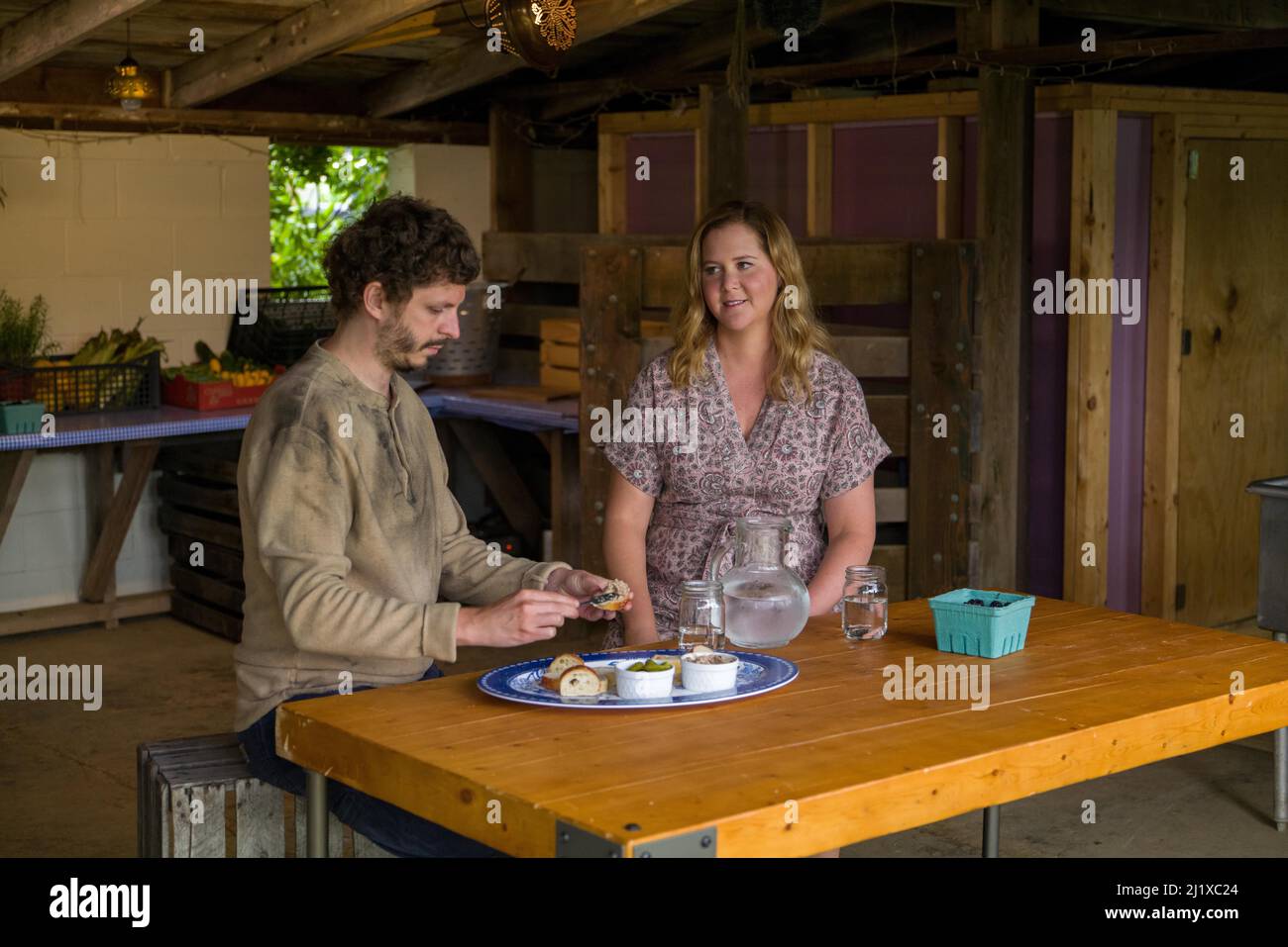 ÉTATS-UNIS. Michael Cera et Amy Schumer dans la nouvelle série (C)Hulu: Life & Beth (2022) . Complot: Après un incident inattendu, Beth commence à avoir des flashbacks à son adolescence et apprend comment elle est devenue qui elle est et qui elle veut devenir. REF: LMK106-J8000-250322 fourni par LMKMEDIA. Éditorial uniquement. Landmark Media n'est pas le propriétaire des droits d'auteur de ces images de films ou de télévision, mais fournit un service uniquement pour les médias reconnus. pictures@lmkmedia.com Banque D'Images
