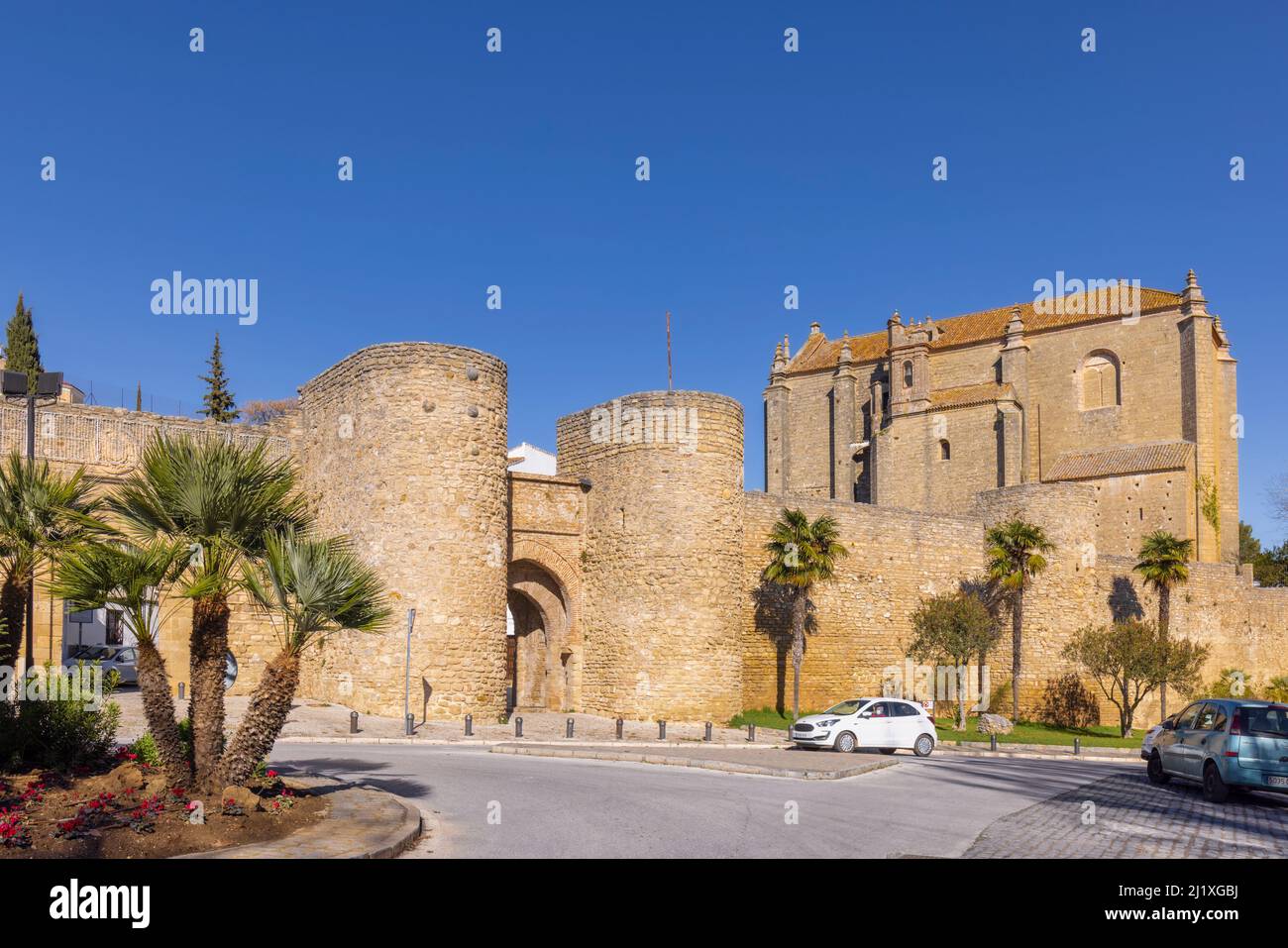 Le 13th siècle Puerto de Almocabar, ou Almocabar porte et les murs de la ville, Ronda, Malaga province, Andalousie, sud de l'Espagne. Puerto de Almocabar vient f Banque D'Images