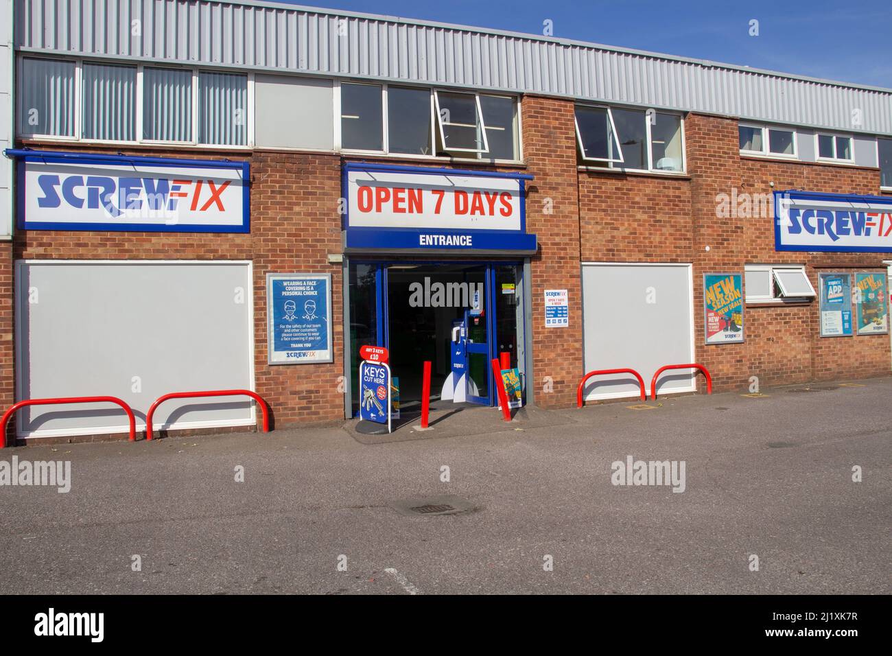 EXETER, DEVON, Royaume-Uni - 21 SEPTEMBRE 2021 Screwfix Hardware Shop, Trusham Road sur la propriété commerciale de Marsh Barton Banque D'Images