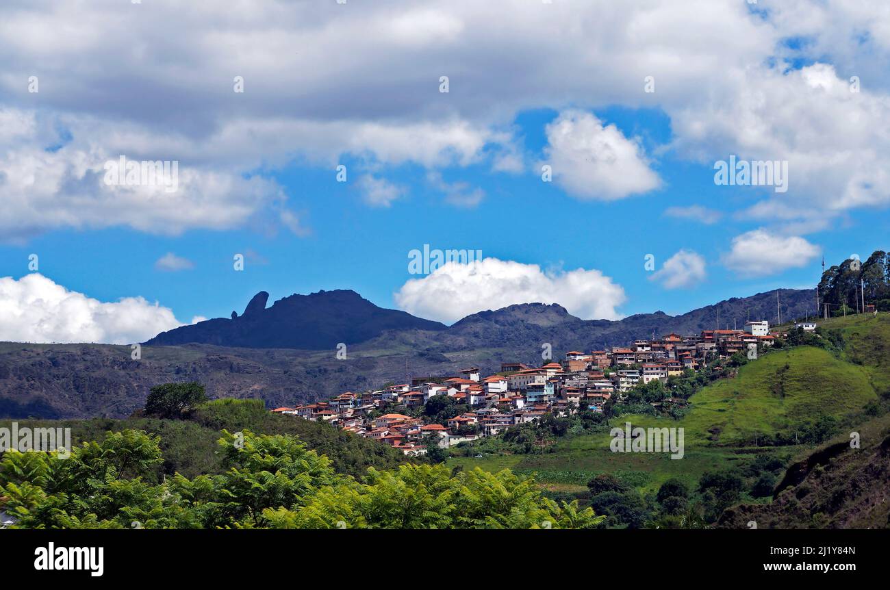 Vue panoramique sur la ville historique d'Ouro Preto, Brésil Banque D'Images