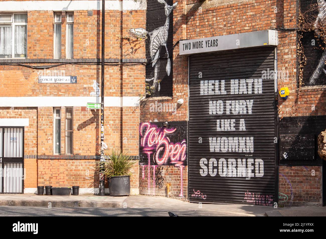 HACKNEY, LONDRES, ANGLETERRE- 23 mars 2022 : deux autres années de bar à Hackney où une mezzanine a colassé en février 2022 Banque D'Images