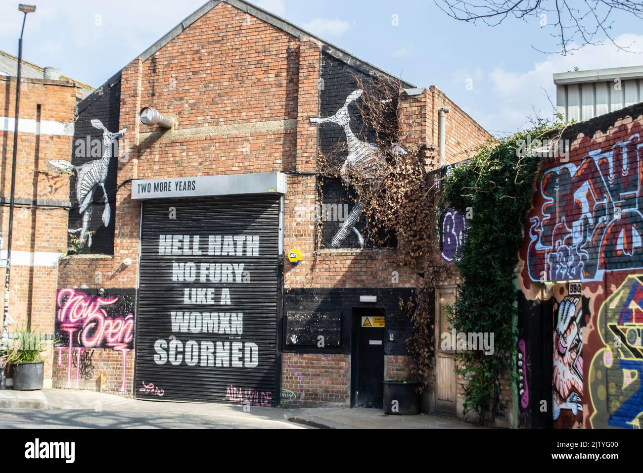 HACKNEY, LONDRES, ANGLETERRE- 23 mars 2022 : deux autres années de bar à Hackney où une mezzanine a colassé en février 2022 Banque D'Images