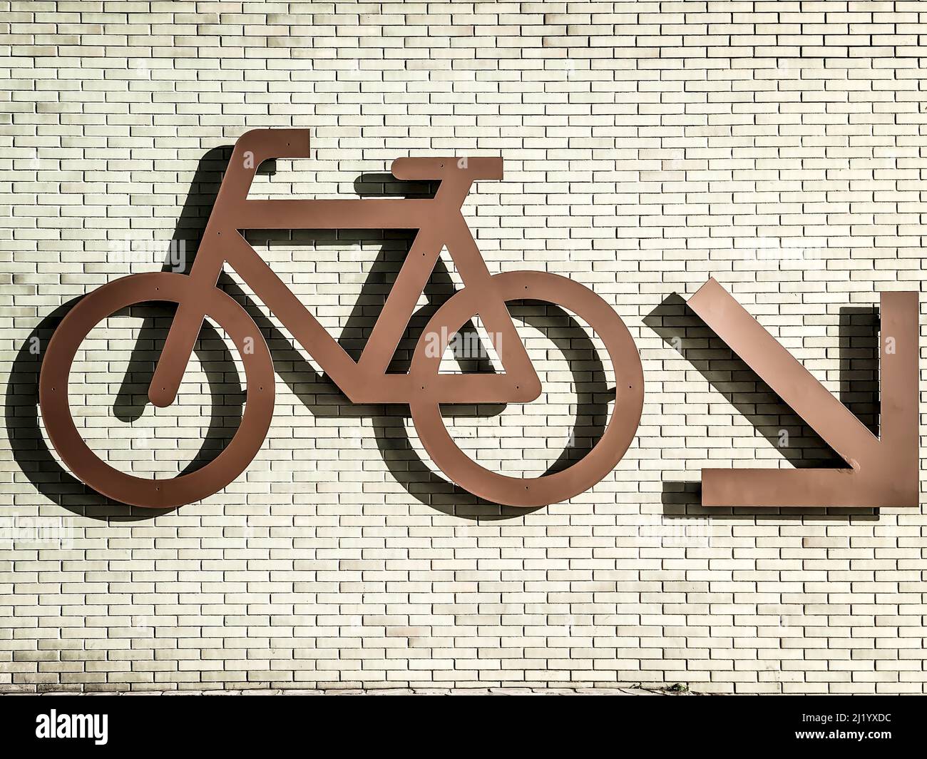 Silhouette d'un vélo attaché au mur de la ville à Amsterdam, pays-Bas Banque D'Images