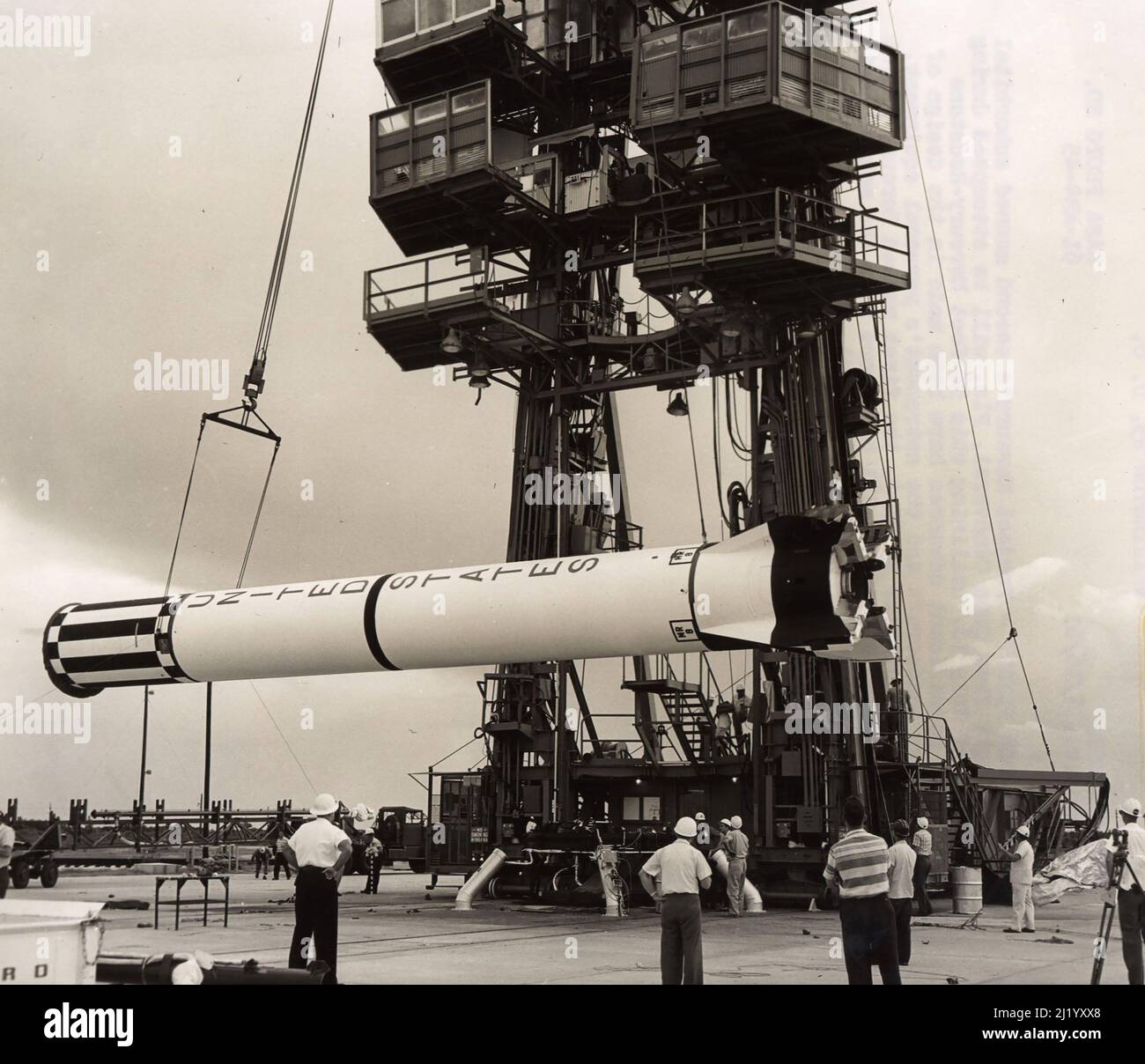 La fusée Mercury Redstone MR-4 (qui a été volée par Gus Grissom) est en cours d'assemblage au Cap Canaveral Banque D'Images