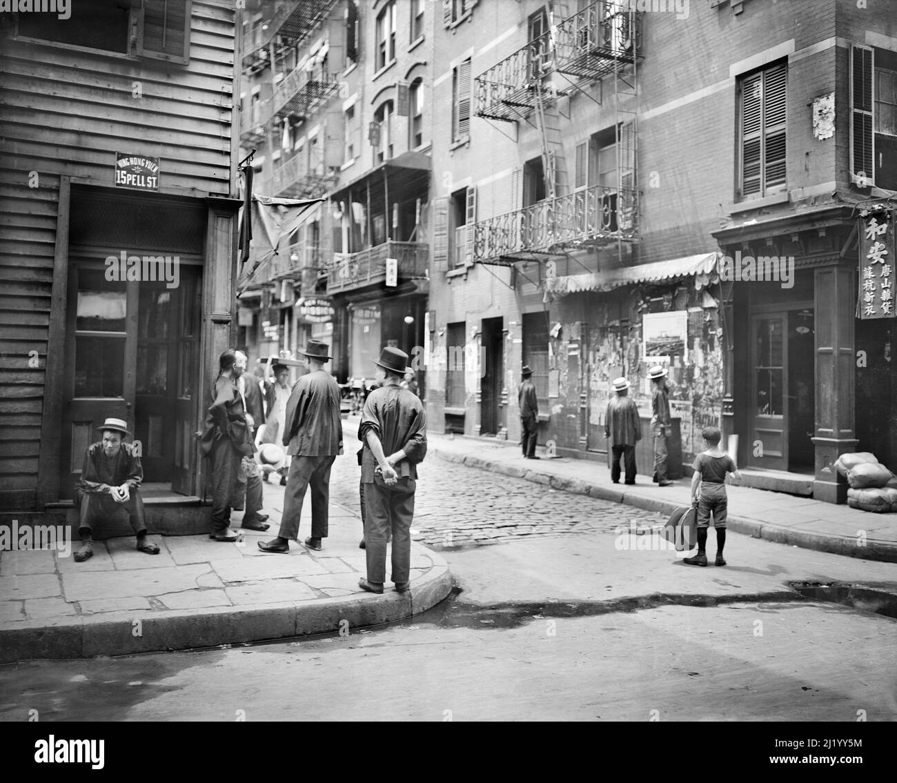 Street Scene, Pell et Doyers Streets, Chinatown, New York City, New York, Etats-Unis, Detroit Publishing Company, 1900 Banque D'Images