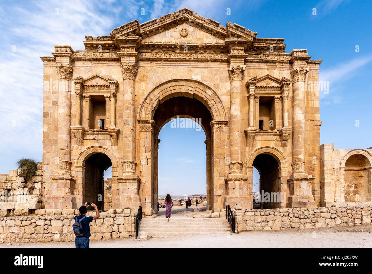 L'arche d'Hadrien marque l'entrée des ruines romaines de Jerash, Jerash, Jordanie. Banque D'Images