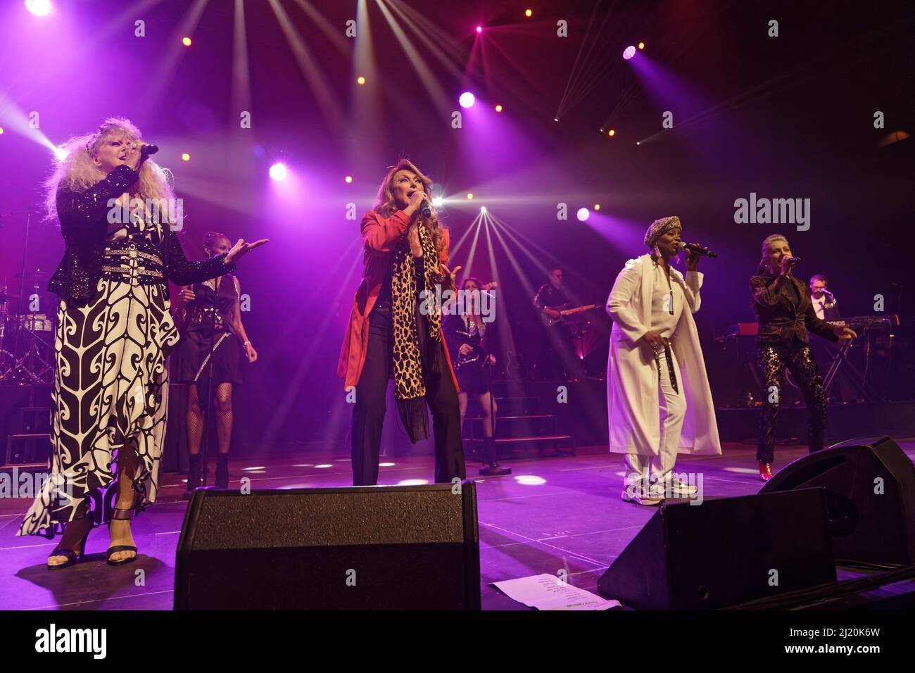 Paris, France. 26th mars 2022. Sloane, Julie Pietri, Christiane Obydol et Lio effectuent la tournée 80s au Dome de Paris - Palais des sports. Banque D'Images