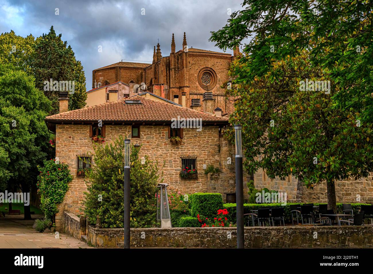 Vieille maison en pierre façades de la vieille ville ou Casco Viejo à Pampelune, Espagne célèbre pour la course des taureaux Banque D'Images